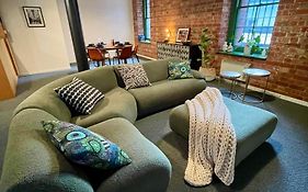 Melbourne Riverside Retreat
